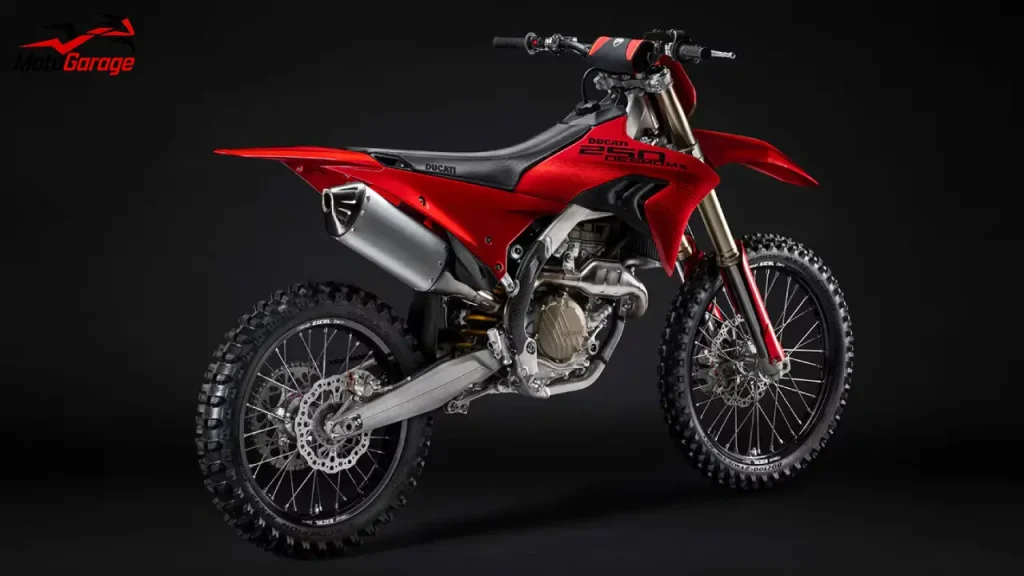 نمای عقب موتورسیکلت کراس Ducati Desmo250 MX