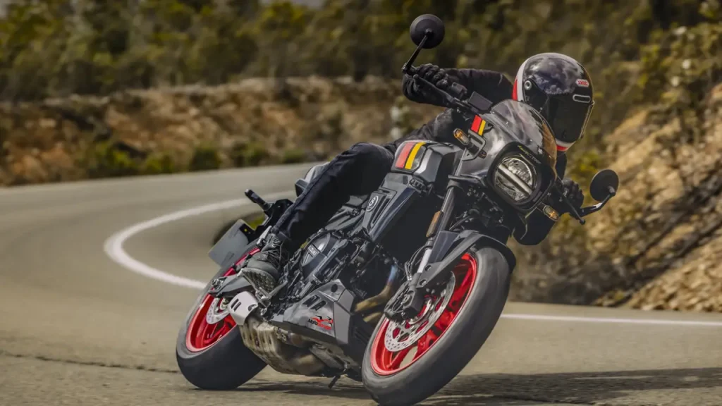 سوزوکی GSX-8T و GSX-8TT